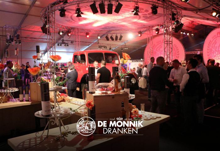 DE MONNIK DRANKEN 100 JAAR